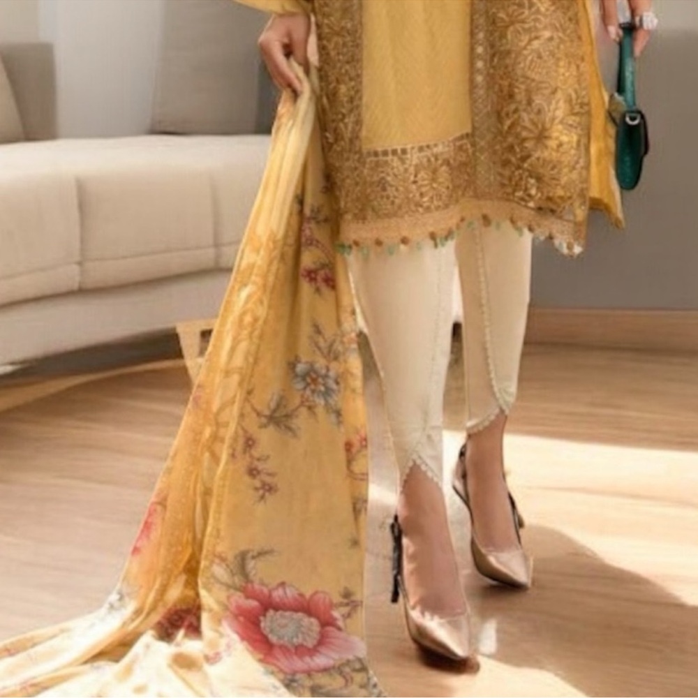 Chic Yellow Floral Kurta Set with Dupatta - Picture 3 of 10